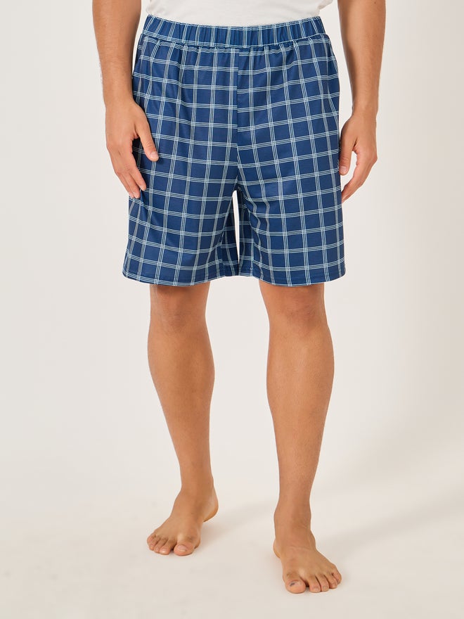 Styli Styli Unwind Solid Contrast Pocket Detail T-Shirt and Checked Shorts Set  - Image 4