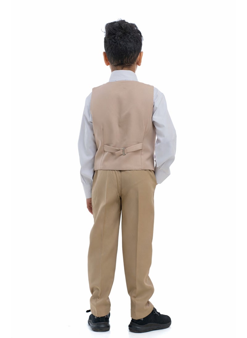 مريول لارا بدلة روضة ولادي بيج سادة – قميص أبيض مع صديري وبنطال مريح (3 قطع) - Image 4