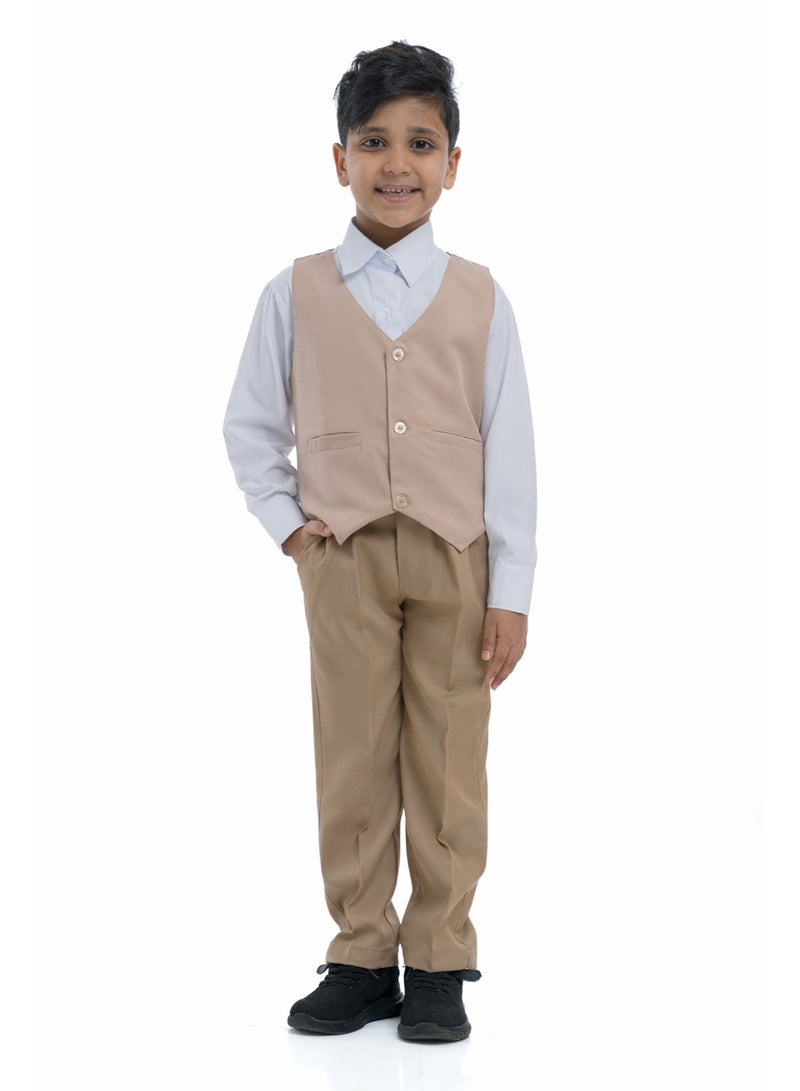 مريول لارا بدلة روضة ولادي بيج سادة – قميص أبيض مع صديري وبنطال مريح (3 قطع) - Image 2