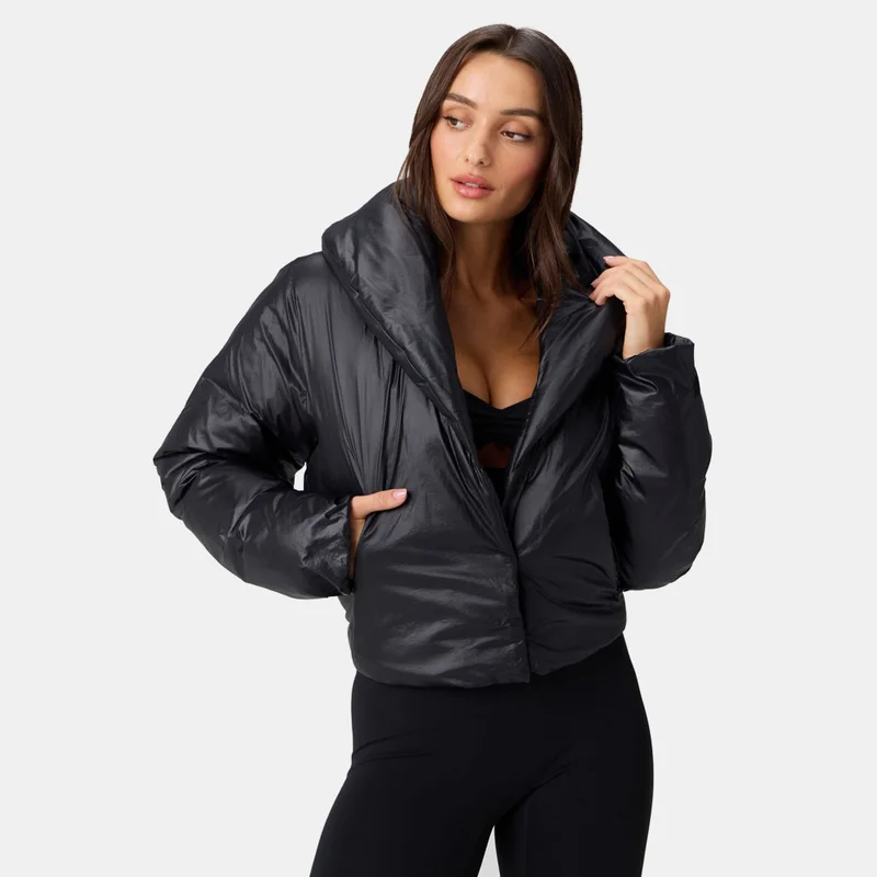 Fabletics جاكيت منفوخ بياقة شال بلمعة للنساء