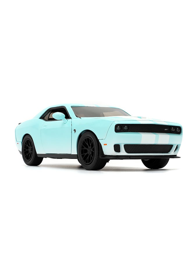 JADA Pink Slips 1:24 - 2015 Dodge Challenger, Die-Cast Car with Base, Toys for Kids and Adults - Image 4