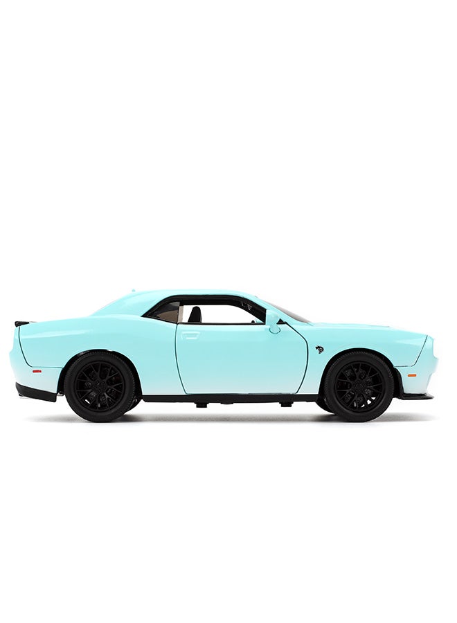 JADA Pink Slips 1:24 - 2015 Dodge Challenger, Die-Cast Car with Base, Toys for Kids and Adults - Image 2
