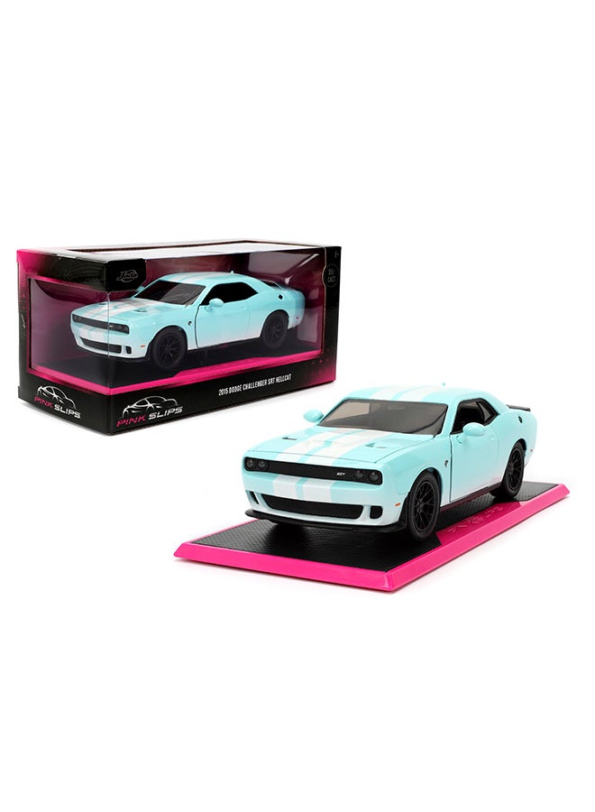 JADA Pink Slips 1:24 - 2015 Dodge Challenger, Die-Cast Car with Base, Toys for Kids and Adults - Image 1