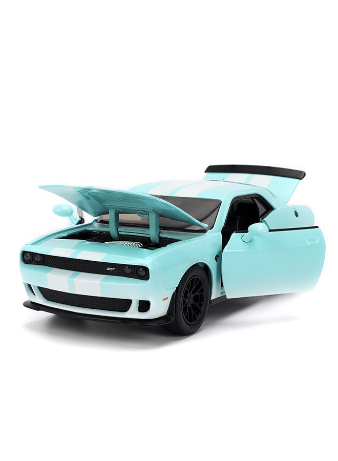 JADA Pink Slips 1:24 - 2015 Dodge Challenger, Die-Cast Car with Base, Toys for Kids and Adults - Image 5