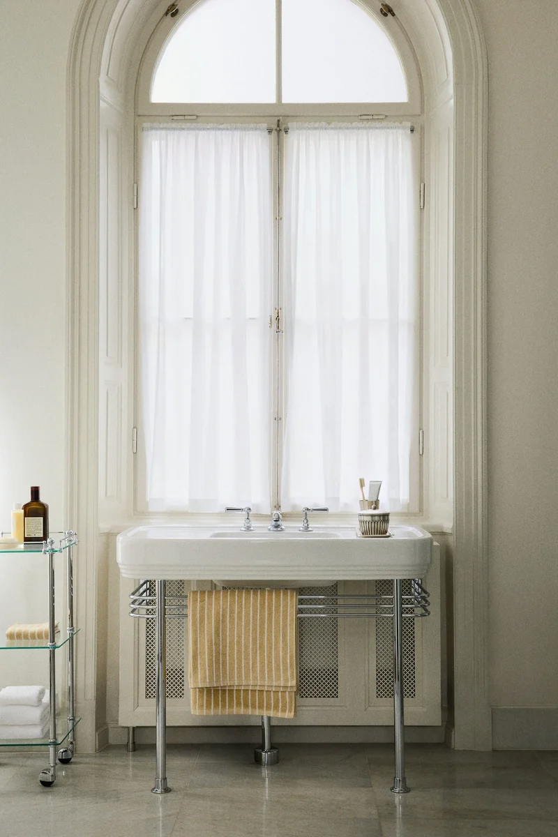 اتش اند ام منشفة استحمام مخططة