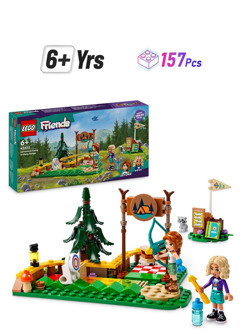 ليغو - مجموعة لعب ميدان الرماية في مخيّم المغامرات من LEGO® Friends، لعبة بناء للأطفال مع قوس وسهام لعبة للصبيان والبنات بعمر 6 سنوات أو أكثر، 2 من الدمى الصغيرة وشخصية راكون 42622 (157 قطعة) - Image 1