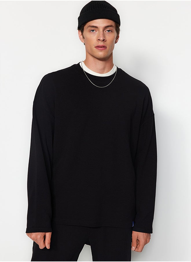 trendyol Black Oversize/Wide Cut Limited Edition Textured Label Detailed Sweatshirt TMNAW24SW00073  - Image 4