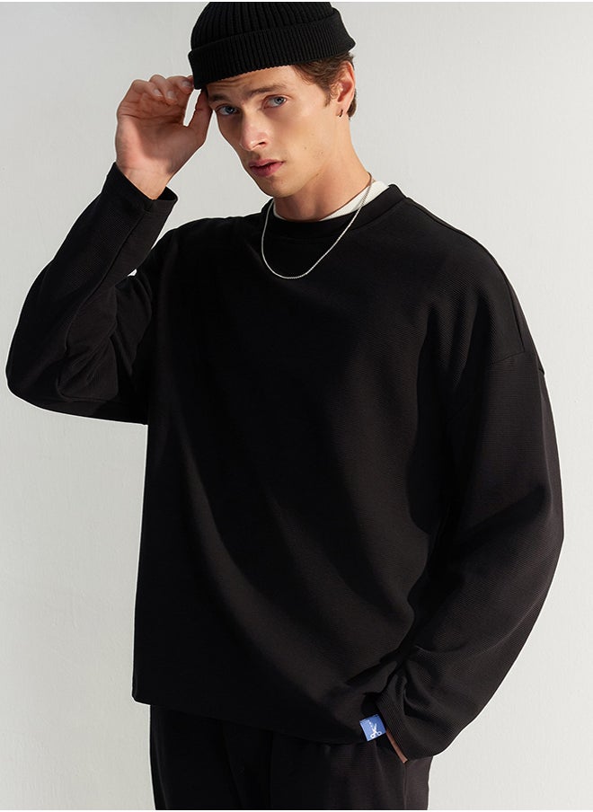 trendyol Black Oversize/Wide Cut Limited Edition Textured Label Detailed Sweatshirt TMNAW24SW00073  - Image 2