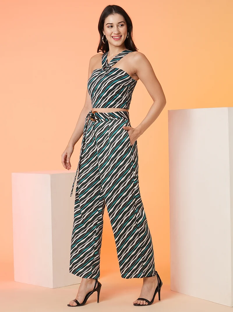 جلو باص بلوزة نسائية بطبعة خضراء مع بنطلون