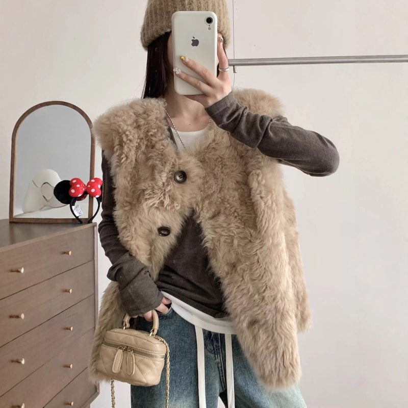 Women's Mid-Length Faux Fur Vest - Image 3