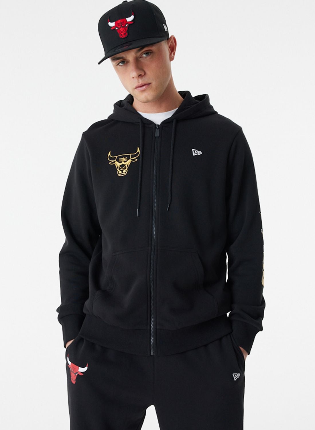 【New Era】CHICAGO BULLS NBA Hoodie シカゴブルズロゴパーカー Chicago Bulls Logo Select Hoodie – New Era Cap