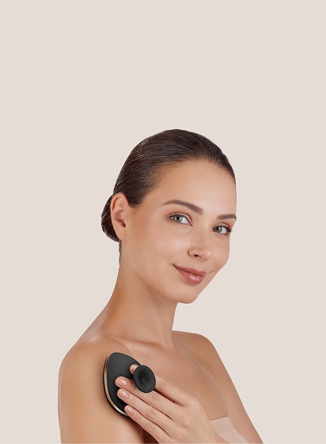 جيسكي فرشاة الجسم جيسكي | 4 في 1| فرشاة تنظيف الجسم من السيليكون الناعم، منظف الدش | تقشير وتدليك لطيف لجميع أنواع البشرة | تصميم بمقبض بإصبعين وتركيب بالشفط - رمادي - Image 3