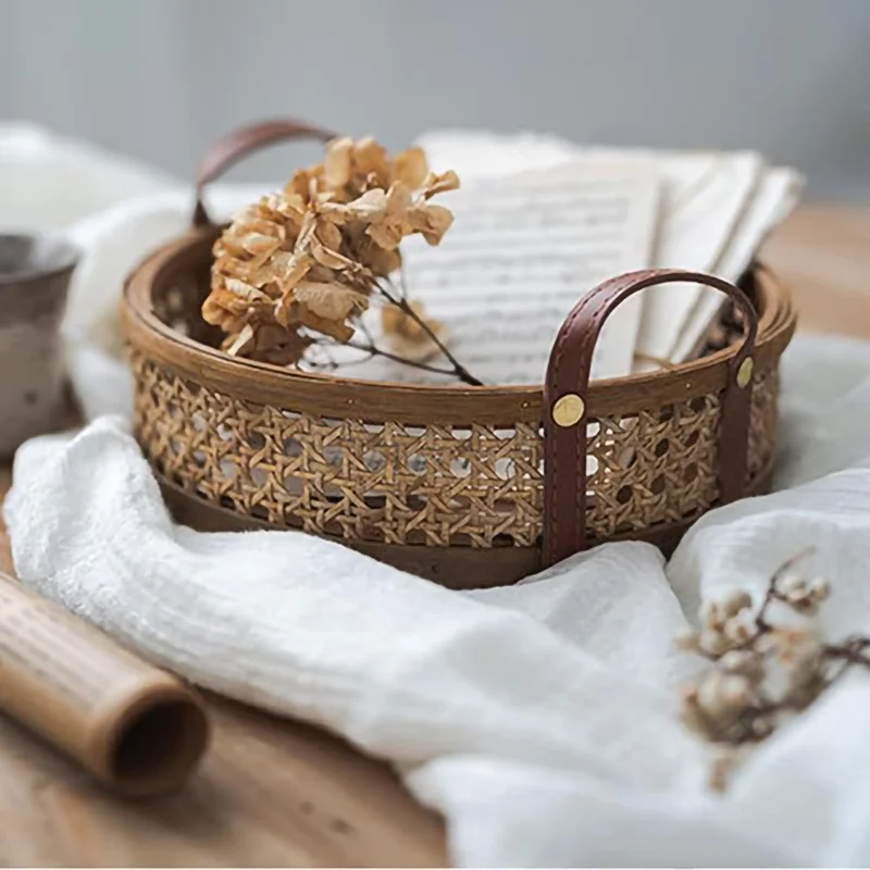 كازا كيسيرا Handwoven Rattan Basket/Tray with Leather handles