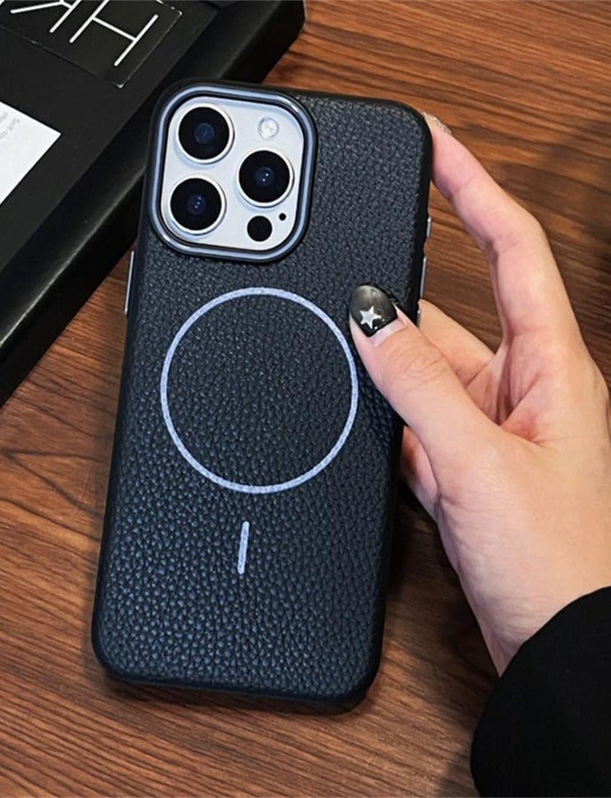 جراب هاتف أيفون ماج سيف لهاتف iPhone 16 Pro Max  جراب جلد بإطار مطاطي عالي الجودة وجراب جلدي رفيع بنمط الليتشي مع حماية عدسة الكاميرا وغطاء مقاوم للصدمات ويدعم الشحن اللاسلكي وغطاء جلدي لهاتف iPhone 16 Pro Max - أسود - Image 3
