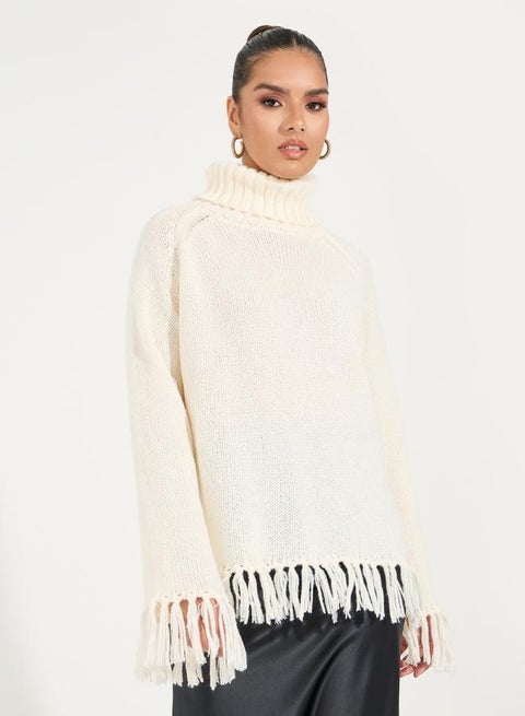 سويتر محبوك بياقة عالية وحافة بشراشيب