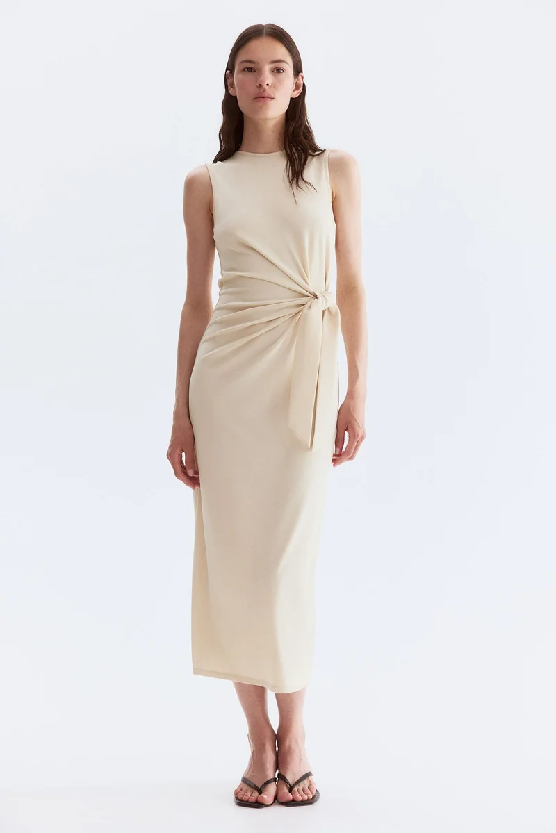 اتش اند ام فستان بتفاصيل معقودة