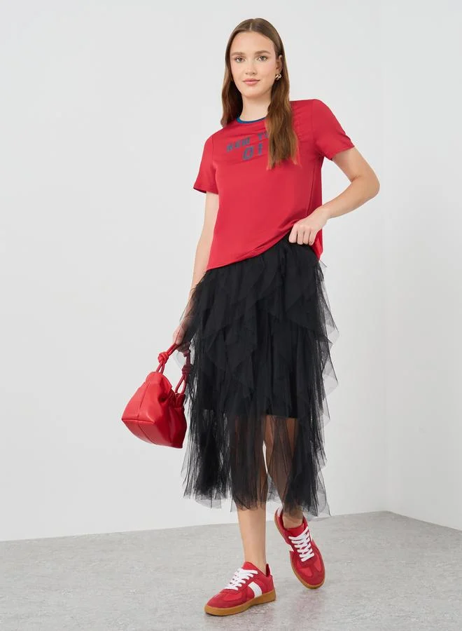 تايك تو تيشيرت بياقة دائرية وطبعة شعار