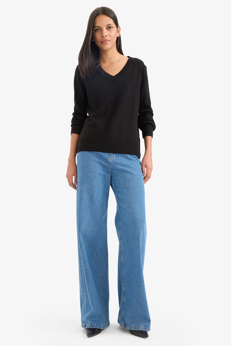 ديفاكتو بلوفر تريكو قصة مريحة بياقة V - Image 3