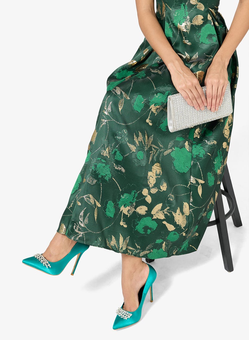 خزانة حذاء بكعب عالٍ من الساتان الأخضر بإبزيم مزين بالأجنحة - Image 5