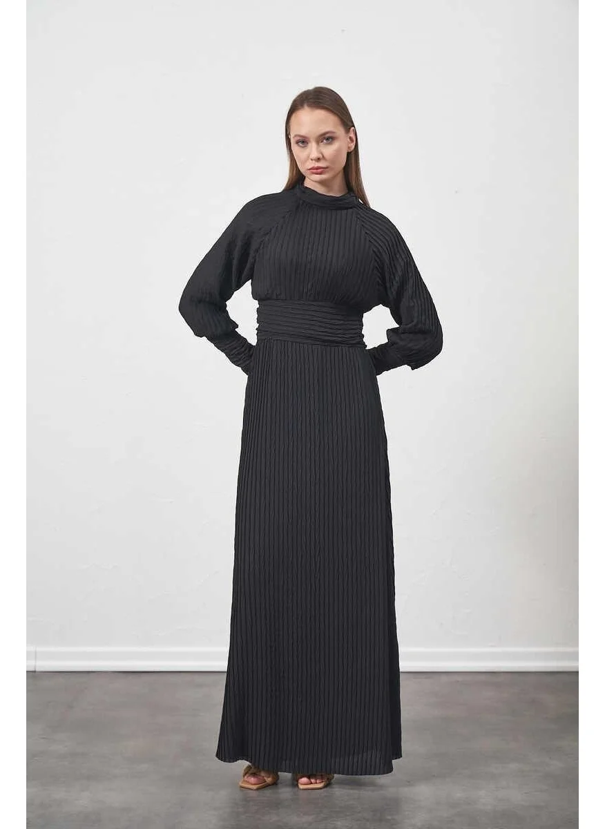 Mevra Pleated Dress Black