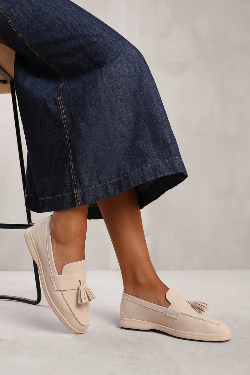 ويرز ذات فروم 'Azalea' Slip On Loafer With Tassel Detailing