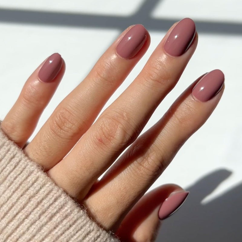 Glamnetic أظافر غلامنيتيك اللاصقة - خريف موف | أظافر صناعية بيضاوية قصيرة بلون موف باهت - Image 3