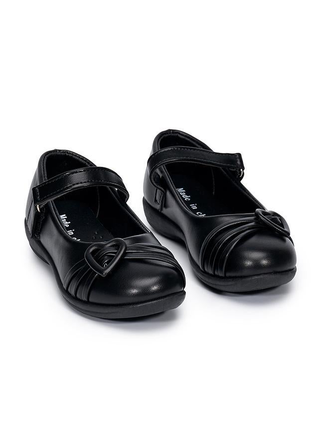 بيبي كلو حذاء مدرسي أسود للبنات بإبزيم على شكل قلب - Image 3