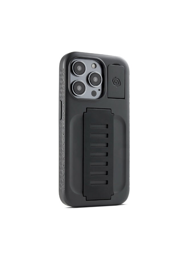 جريب 2 يو غطاء Grip2U BOOST مع حامل مدمج لهاتف iPhone 14 Pro، بلون فحمي، مزود بحزام مدمج لقبضة الإصبع، تصميم نحيف مقاوم للصدمات، حماية من السقوط، متوافق مع الشحن اللاسلكي - Image 2