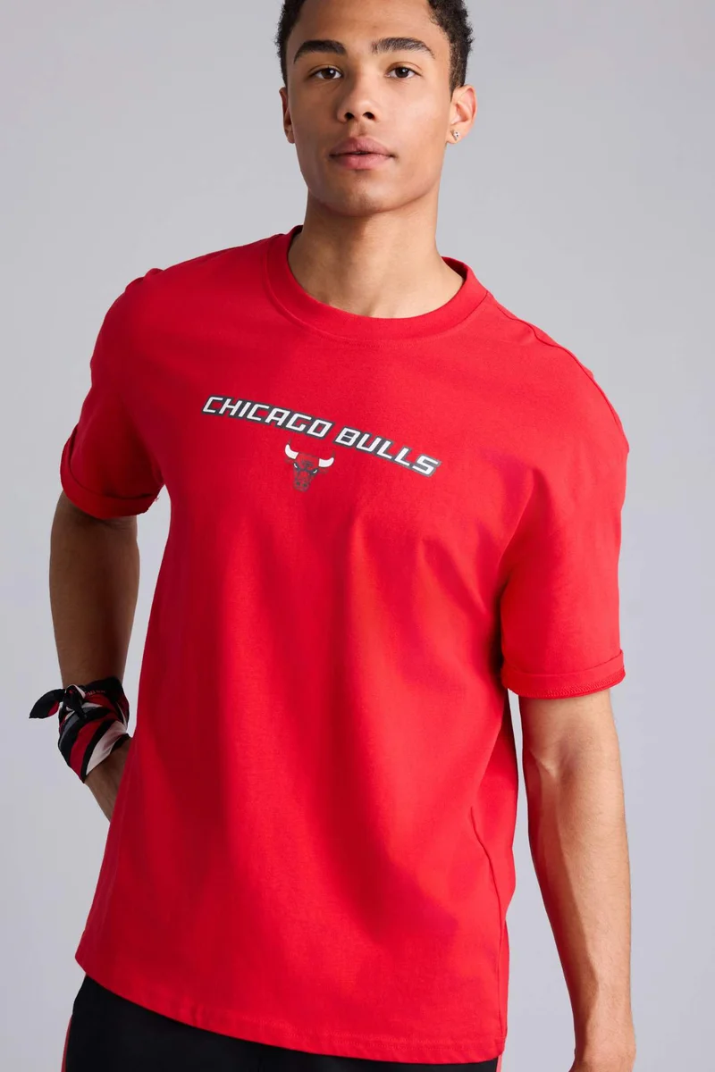 ديفاكتو NBA Chicago Bulls Oversize Short-Sleeve T-Shirt