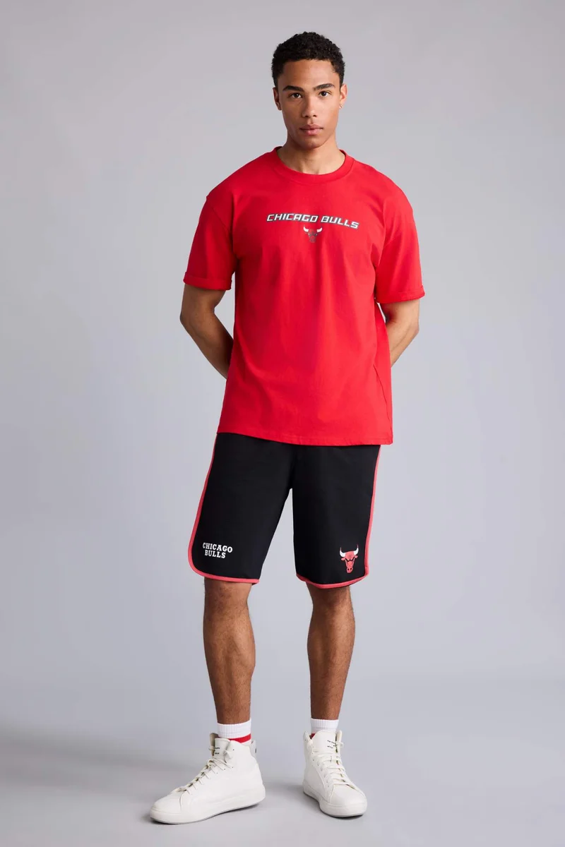ديفاكتو NBA Chicago Bulls Oversize Short-Sleeve T-Shirt