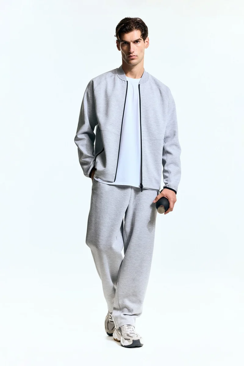 اتش اند ام جاكيت بومبر رياضي من نسيج دراي موف