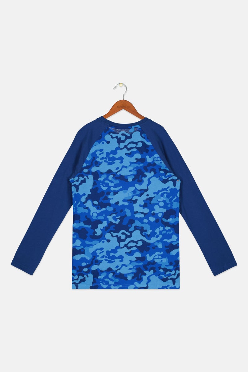 PUMA تي شيرت أولاد بأكمام طويلة بتصميم تمويه، أزرق - Image 2