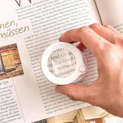 SMILEDRIVE® Magnifying Nail Cutter with LED Light: Precision, Comfort, and Hygiene in Nail Care - Image 4