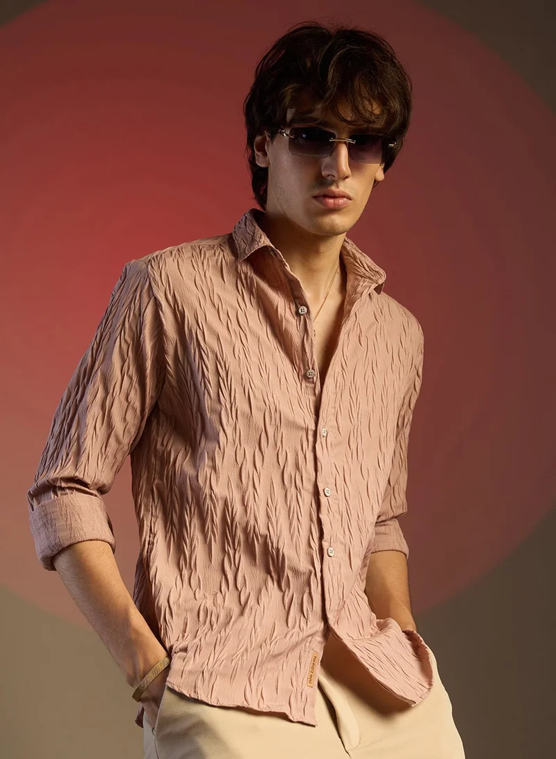 كامبوس سوترا قميص رجالي وردي سلموني بنقش حبيبات بياقة ممتدة وأكمام طويلة وإغلاق بأزرار، قميص مريح للارتداء اليومي