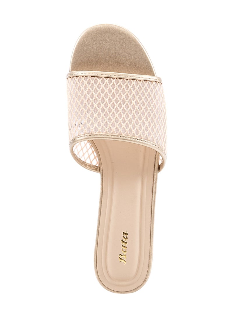 باتا صنادل بكعب منخفض وملمس مميز - Image 4