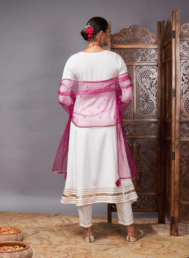 SASSAFRAS Tassel Tie Up Neck Lace Trim Kurta and Straight Leg Pant with Sequin Mesh Dupatta Set by Styli