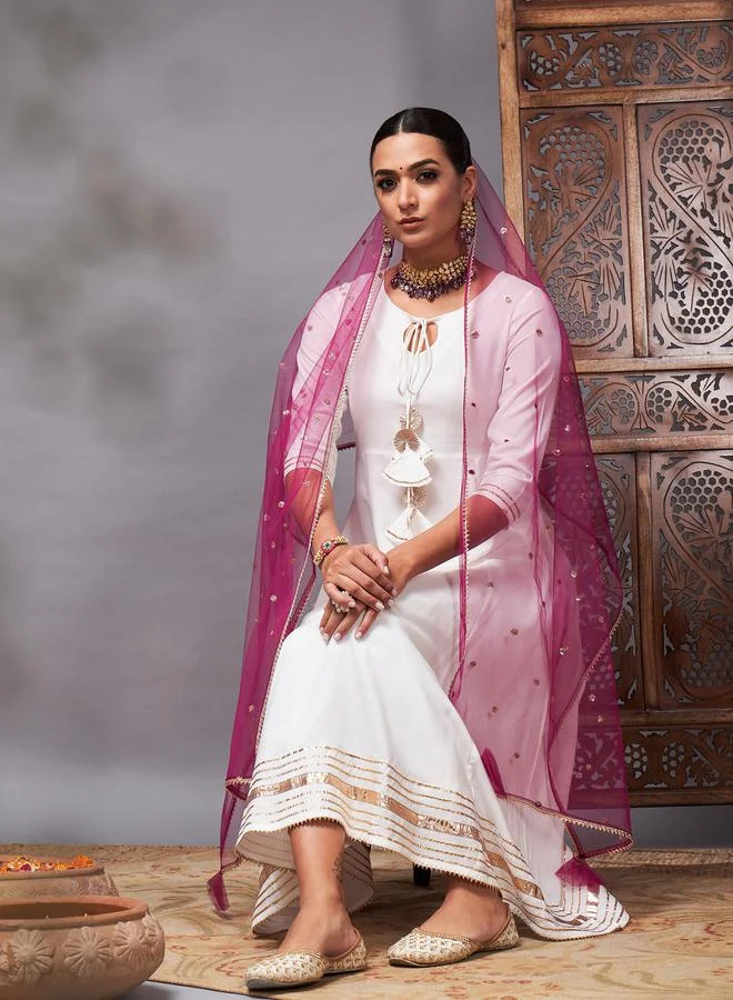 SASSAFRAS Tassel Tie Up Neck Lace Trim Kurta and Straight Leg Pant with Sequin Mesh Dupatta Set by Styli