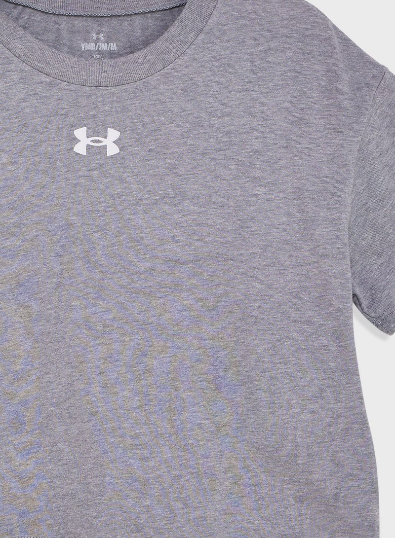 UNDER ARMOUR Girls' Crop Sportstyle Logo Short Sleeve T-shirt  - Image 3