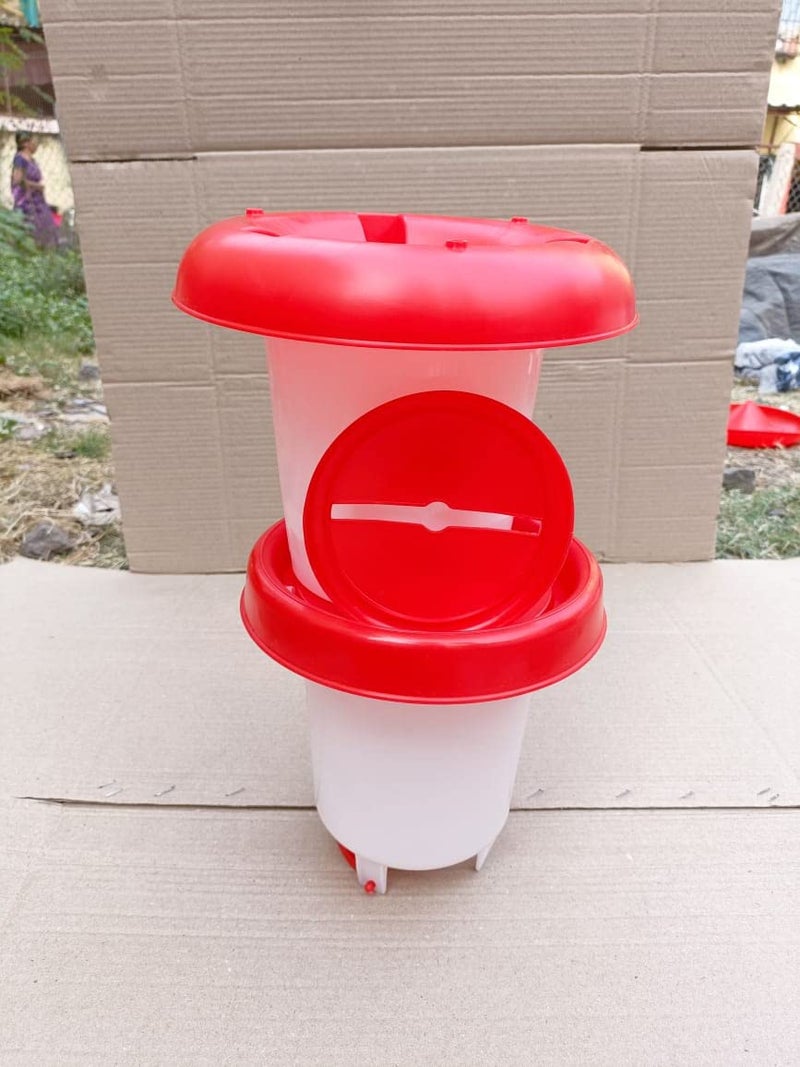 HUMBE&CO - Save Trees, Save Earth TM&W-مغذي ومشرب للدجاج والسمان والبط والديك الرومي والوز والببغاء - (1.5 لتر مشرب 2 قطعة و 1.5 كجم مغذي 2 قطعة = 4 قطع) - Image 3