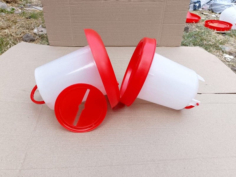 HUMBE&CO - Save Trees, Save Earth TM&W-مغذي ومشرب للدجاج والسمان والبط والديك الرومي والوز والببغاء - (1.5 لتر مشرب 2 قطعة و 1.5 كجم مغذي 2 قطعة = 4 قطع) - Image 4