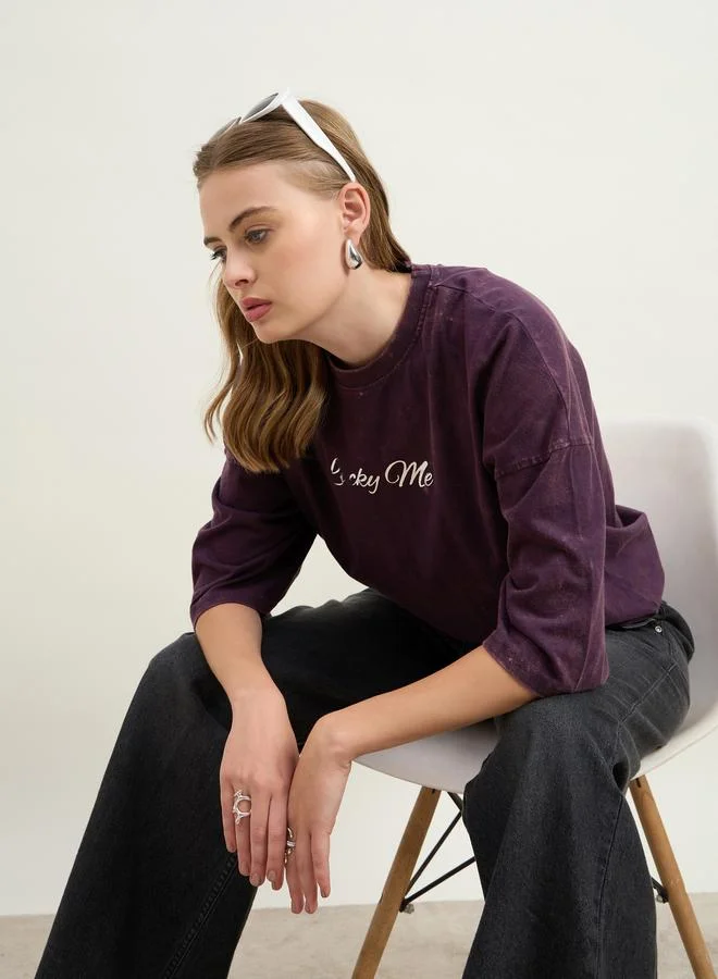 Styli Styli Acid Washed Lucky Me Slogan Foil Print Exaggerated Shoulder Oversized T-Shirt
