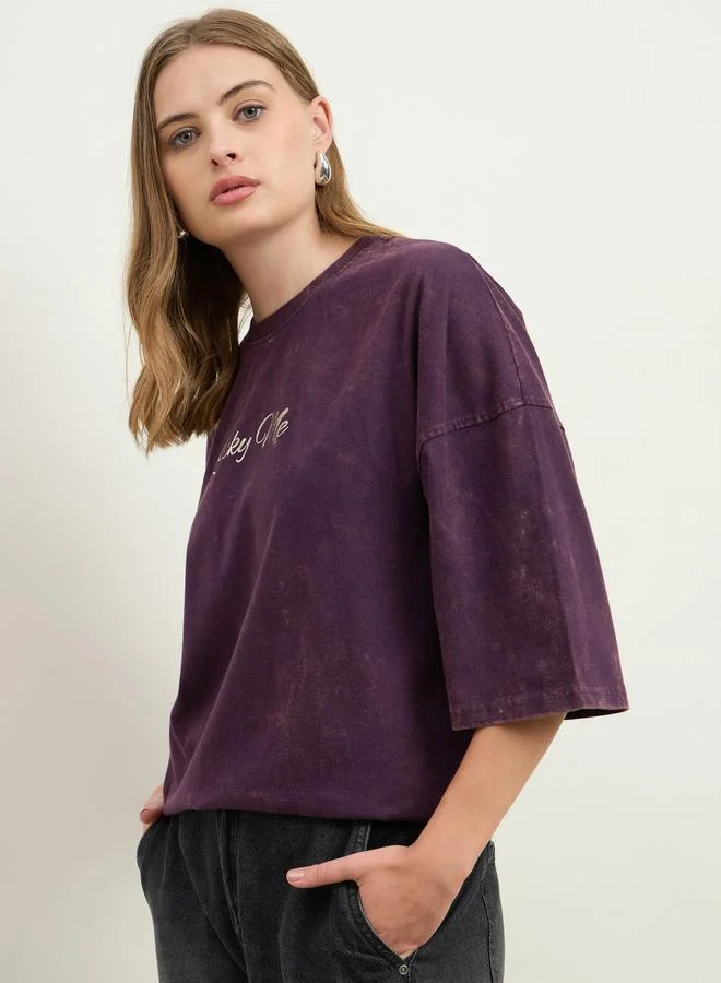 Styli Styli Acid Washed Lucky Me Slogan Foil Print Exaggerated Shoulder Oversized T-Shirt