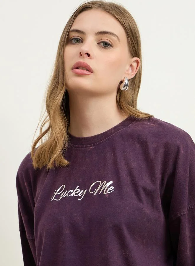 Styli Styli Acid Washed Lucky Me Slogan Foil Print Exaggerated Shoulder Oversized T-Shirt