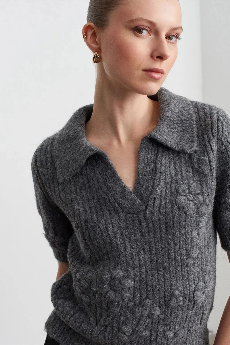 DILVIN Textured Ribbed Polo-collar Sweater