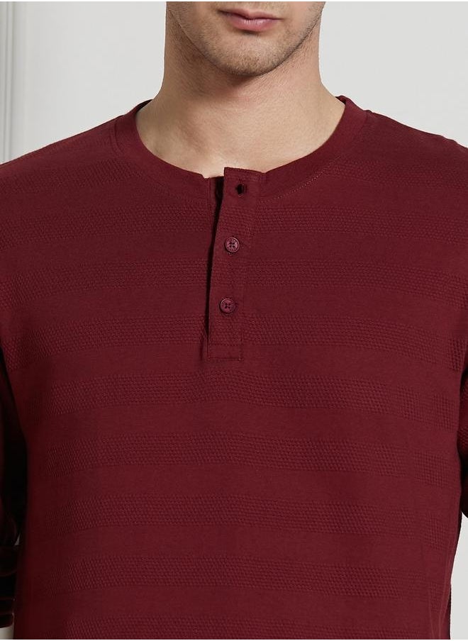 Dennis Lingo - Men's Wine Popcorn Knit Solid Pattern Regular Fit T-Shirt - Image 1