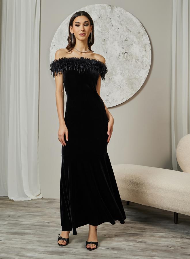 ستايلي فستان طويل بأكتاف مكشوفة وفرو صناعي - Image 1