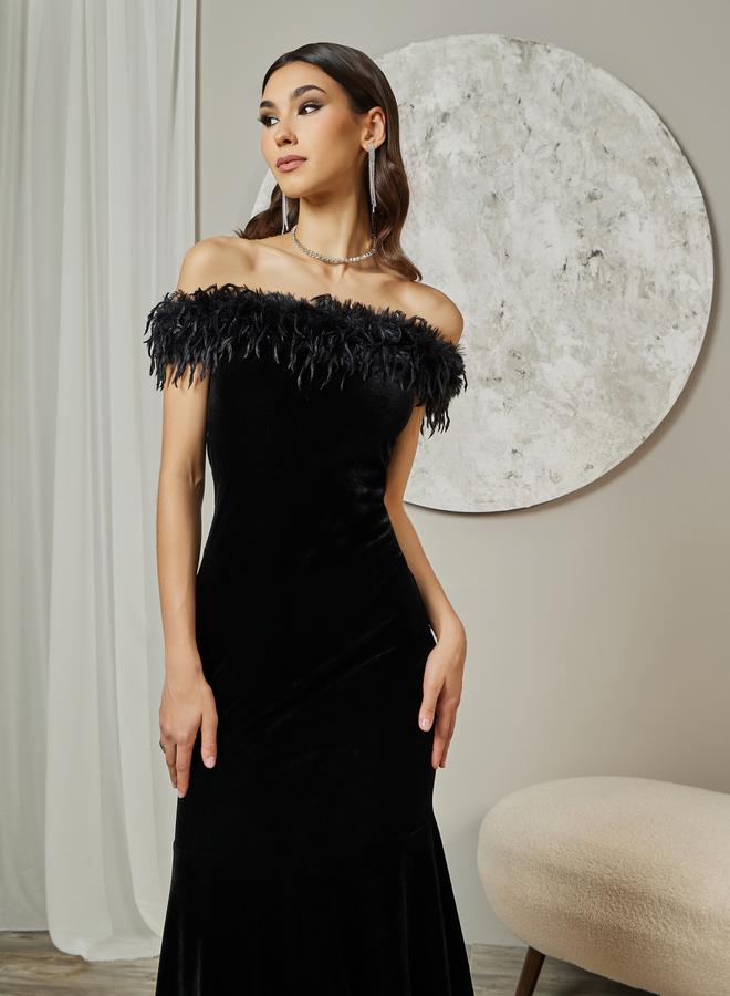 ستايلي فستان طويل بأكتاف مكشوفة وفرو صناعي - Image 2