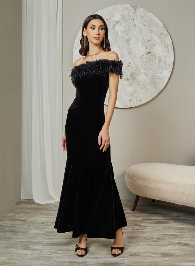 ستايلي فستان طويل بأكتاف مكشوفة وفرو صناعي - Image 4