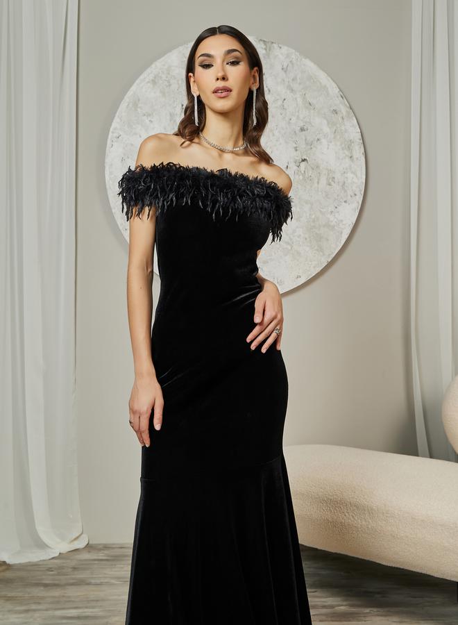 ستايلي فستان طويل بأكتاف مكشوفة وفرو صناعي - Image 5