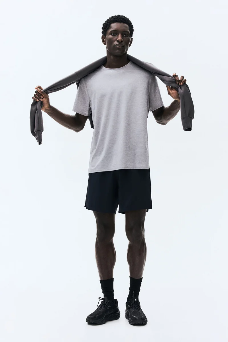 اتش اند ام شورت رياضي من نسيج دراي موف